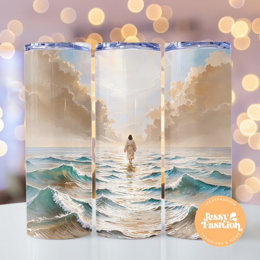 Jesus caminando sobre el agua Tumbler