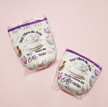 Obra de arte en la manos del Alfarero cup sleeve